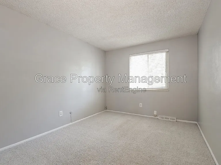 10870 Stuart Cir — Photo 16