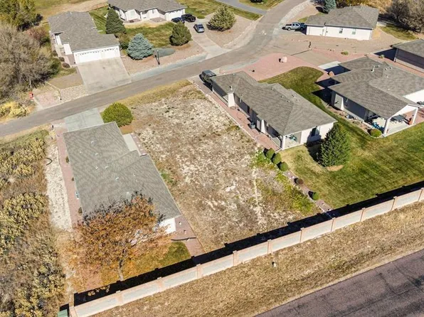 476 S Soaring Eagle Dr, Pueblo West, CO 81007