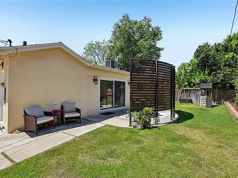 16729 Archwood St — Photo 29