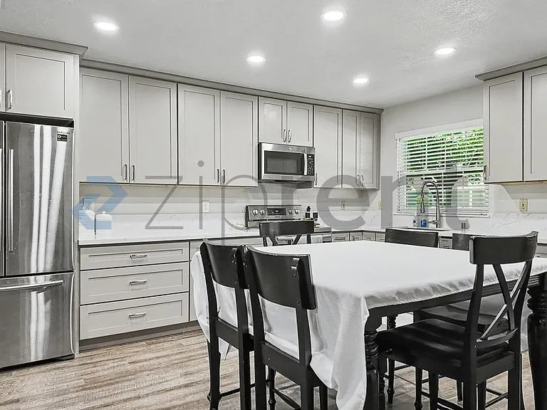 1172 Spruce Tree Cir — Photo 8