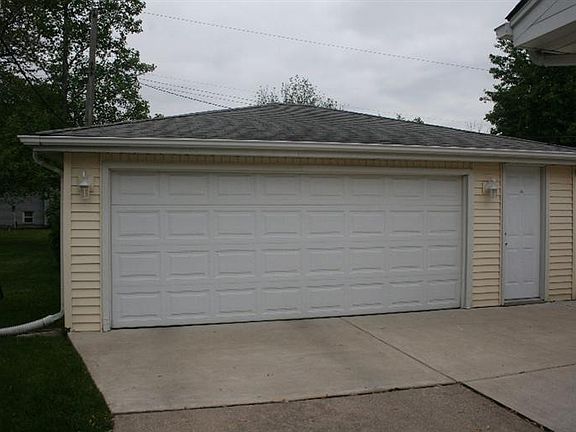 3rd image of 9025 Idlewild Ave