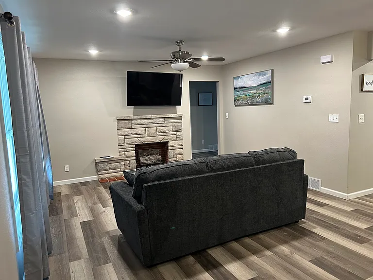 710 E Ross St — Photo 2
