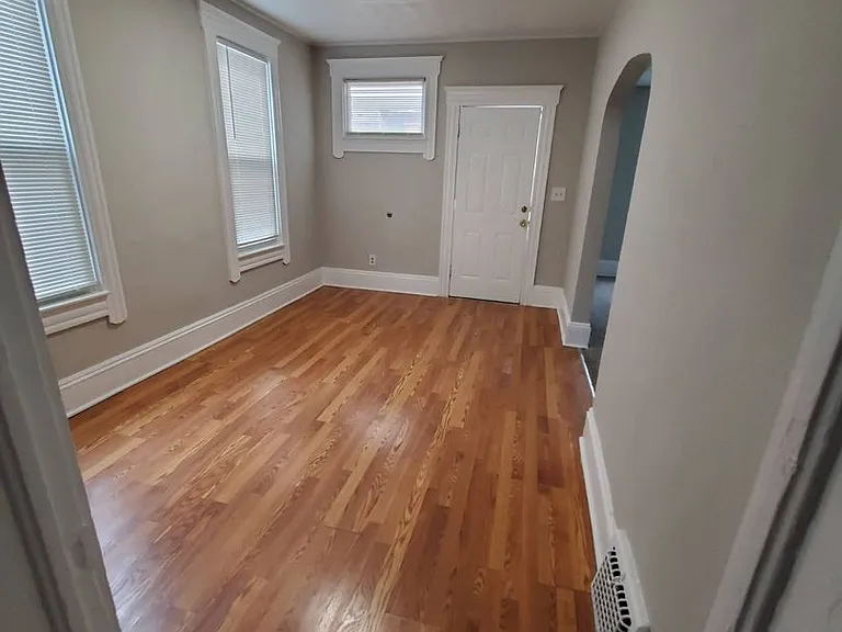 4216 Clybourne Ave — Photo 4