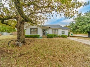 1012 Lowrie St, Bowie, TX 76230