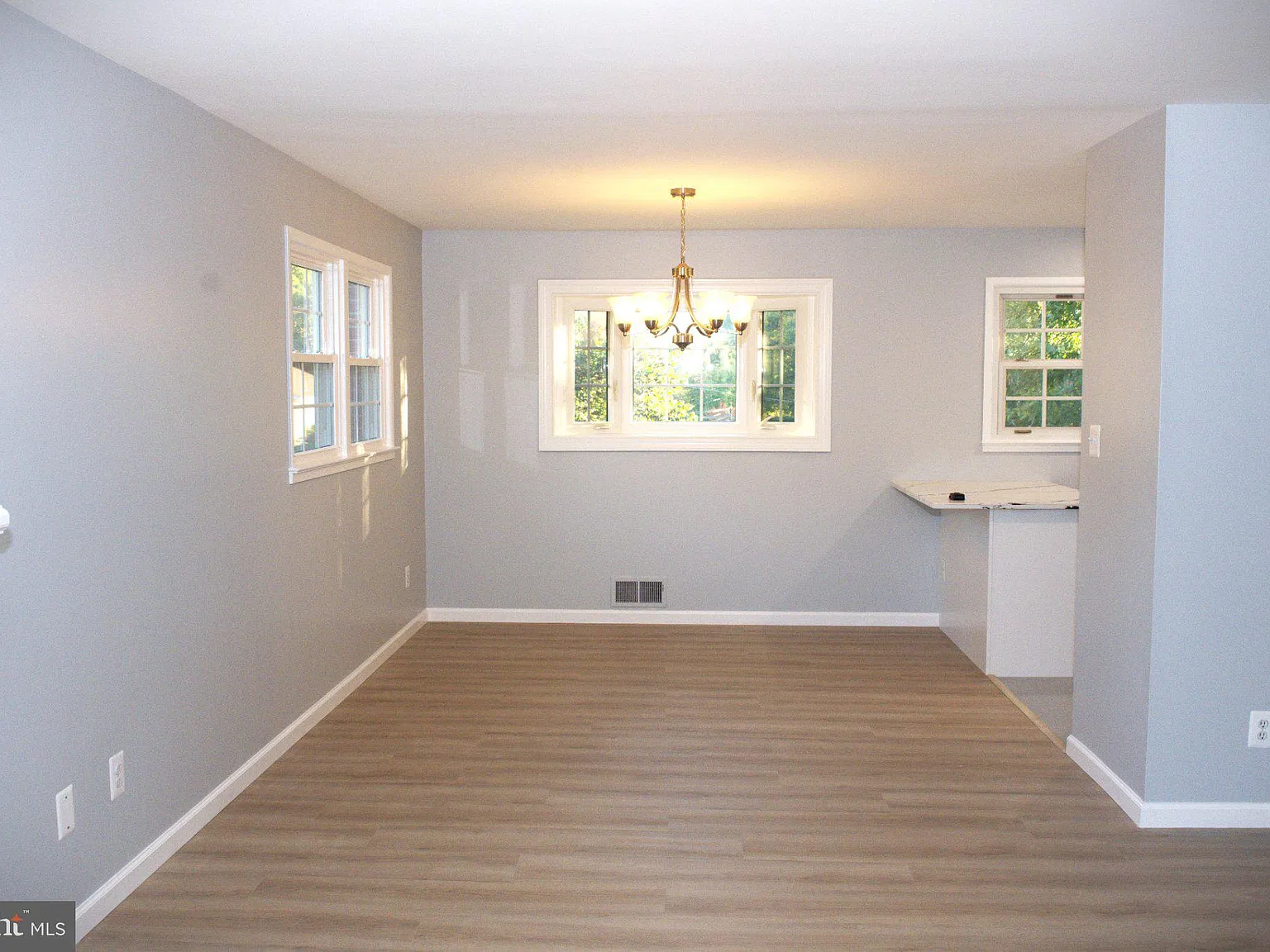 3 bed, 2.0 bath, 2134 sqft, $4,175 — Photo 3
