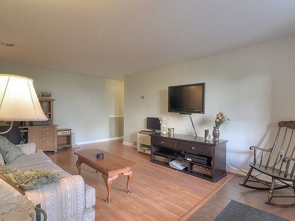 3rd image of 9 Louisburg Sq APT 1