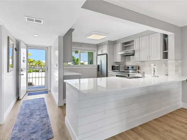 305 Goodlette DR #C302, NAPLES, FL 34102