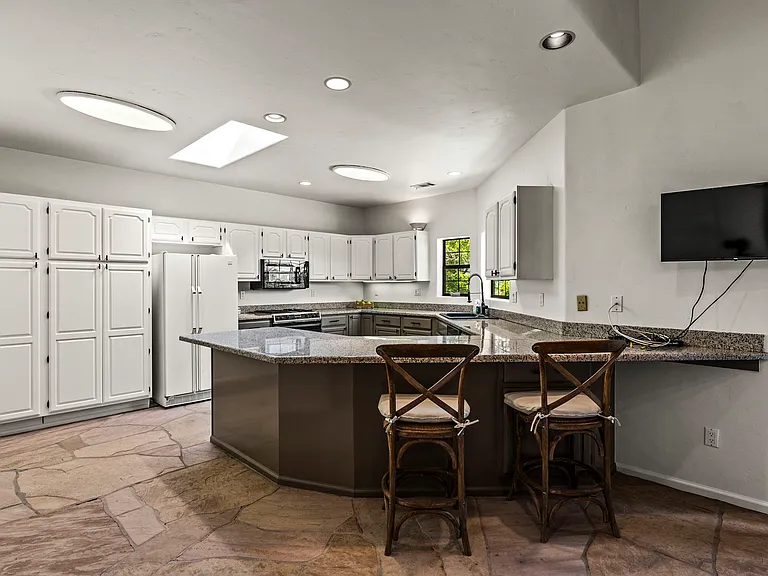 6578 Oak Leaf Ct — Photo 9