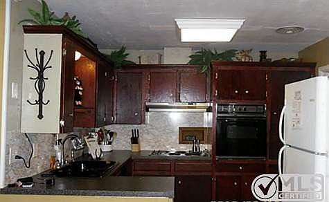 4th image of 2425 Glenwood Dr