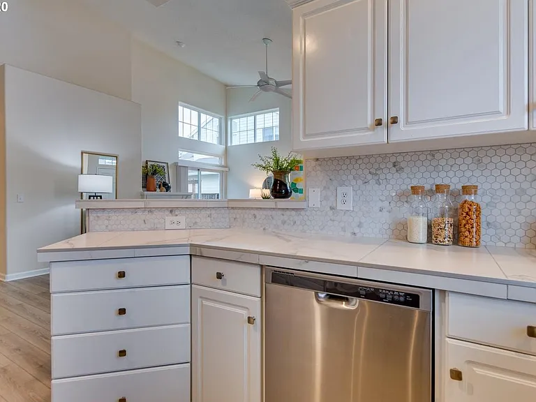 15059 NW Elaina Ct — Photo 9