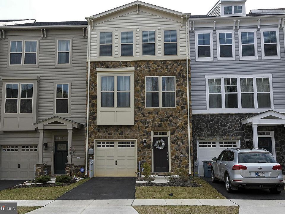 1st image of 121 Nandina Ln