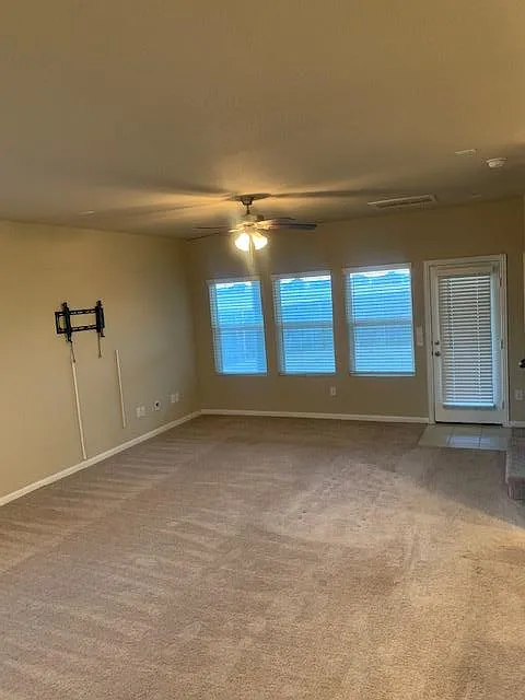 Building Photo - 118 Eagle Lake Dr