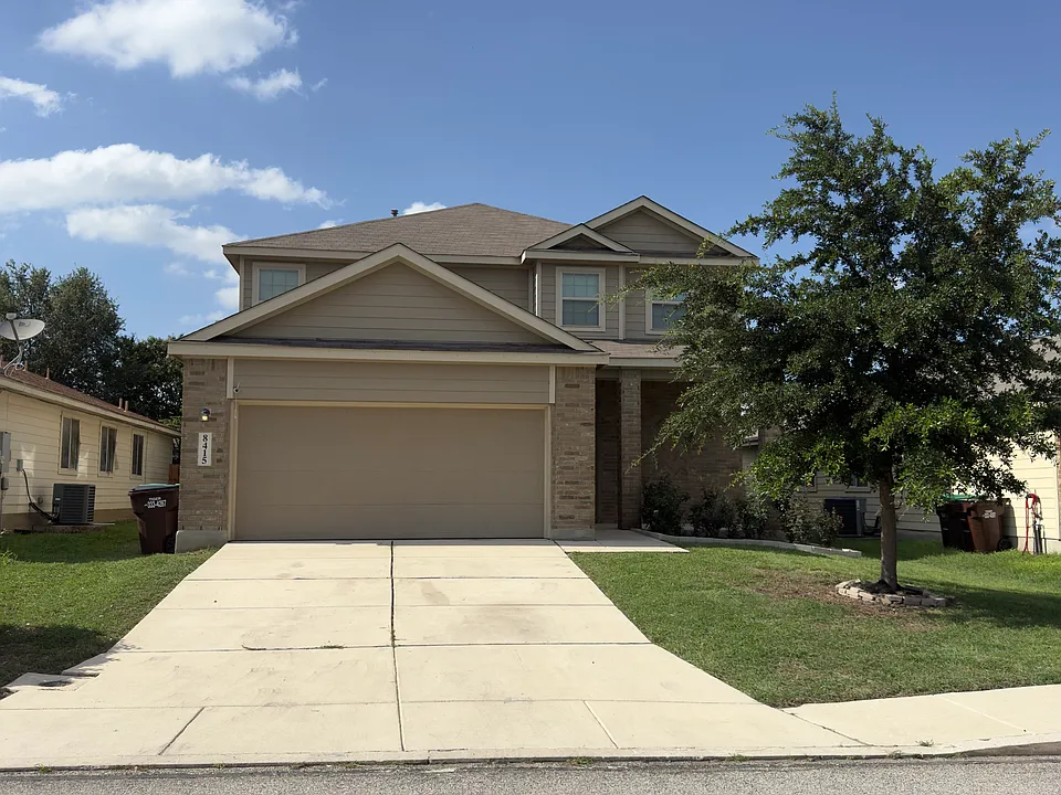8415 Blackstone Cv