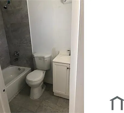 931 SW 80th Ave #B — Photo 5