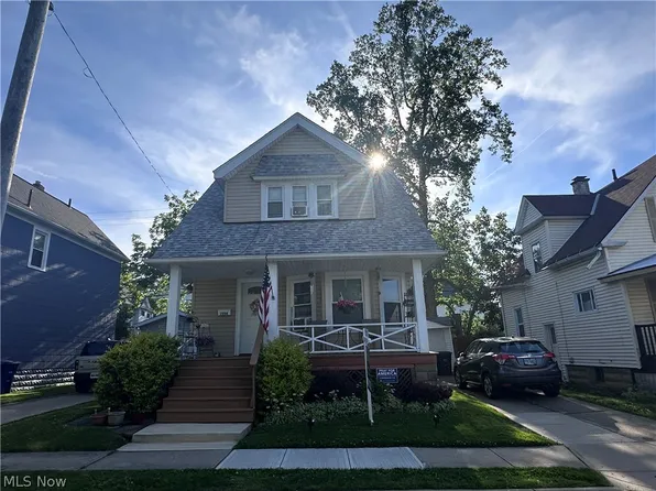 1554 Olivewood Ave, Lakewood, OH 44107