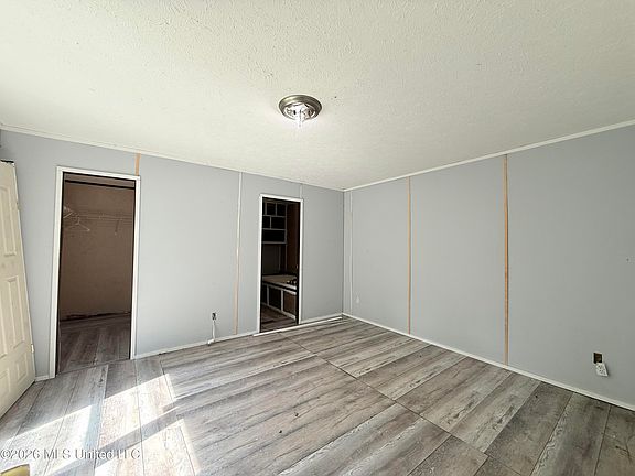 5th image of 16 Durr Ln