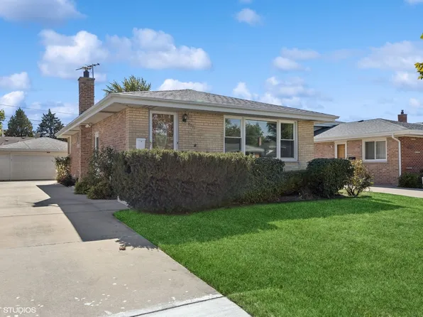 8527 W Roseview Dr, Niles, IL 60714