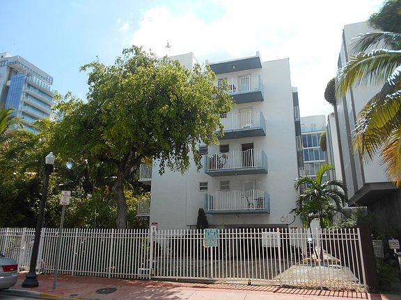 3rd image of 61 Collins Ave #3