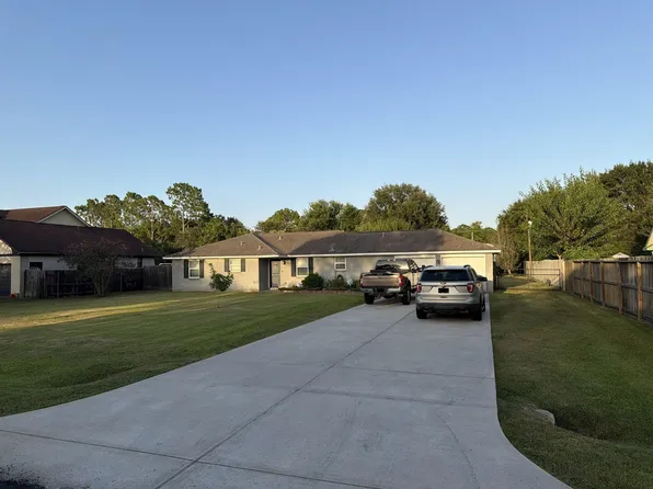 3231 W Meadow Ln, Dickinson, TX 77539
