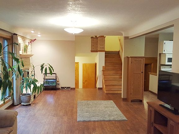 4th image of 709 Emerald Dr