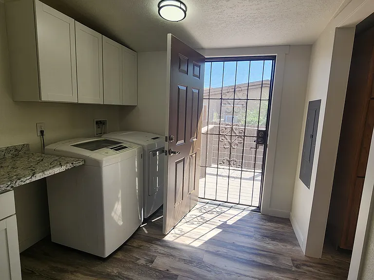 21533 W Laura St — Photo 8