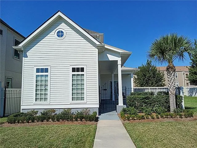 3 bed, 2.5 bath, 2023 sqft, $4,500 — Photo 1