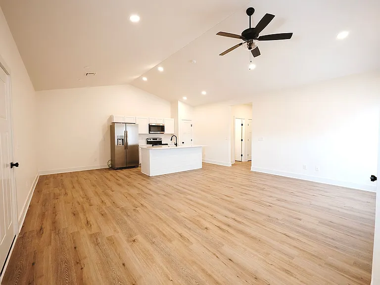 522 E Briarbrook Ln — Photo 3