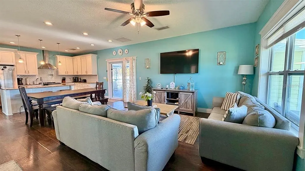 3 bed, 2.5 bath, 1870 sqft, $3,200 — Photo 3