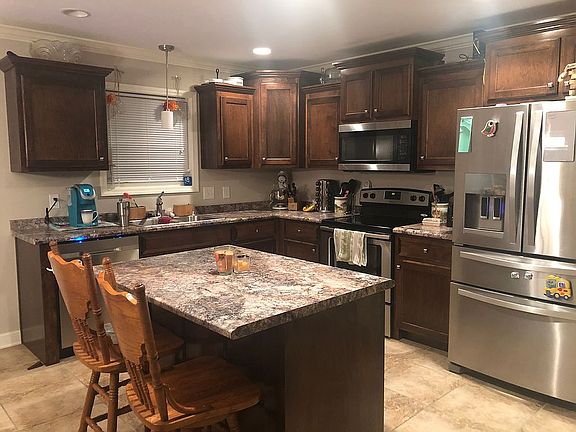 3rd image of 1004 Watergate Dr