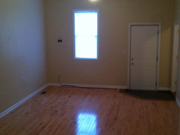 5th image of 2328 W Belmont Ave #1FR