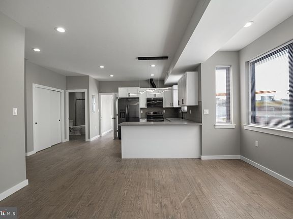 4th image of 2534 Emerald St #3