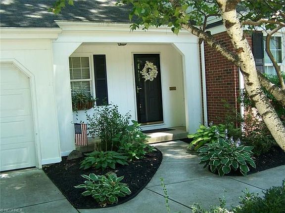 4th image of 740 Squirrel Hill Dr