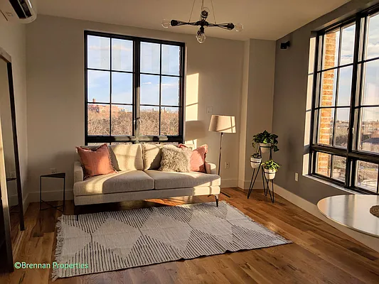 Rented by Manhattan Management LLC | media 75