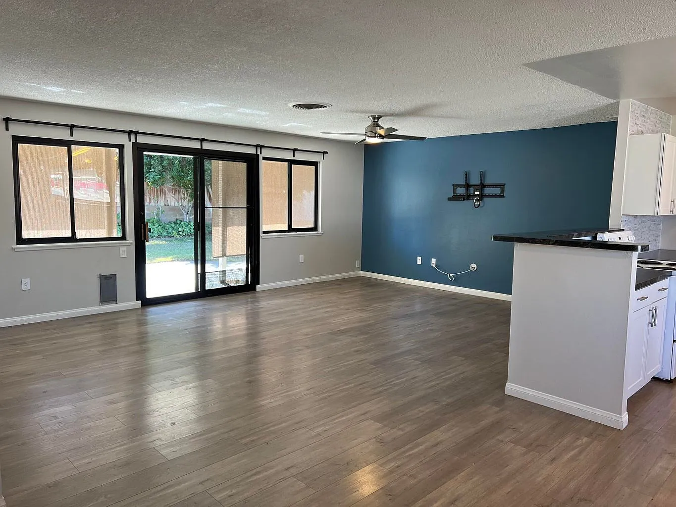 2 bed, 2.0 bath, 1282 sqft, $2,600 — Photo 2
