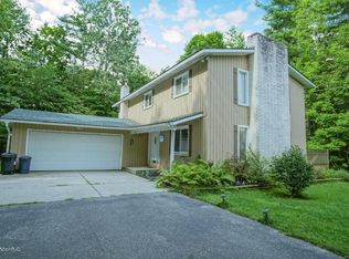 20766 Edgewood Dr, Big Rapids, MI 49307