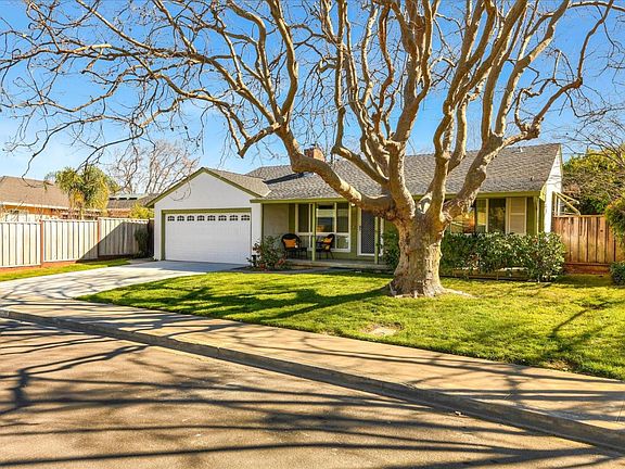 2nd image of 2210 Consuelo Ave