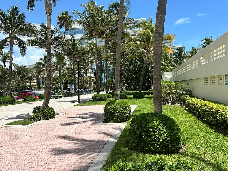 2899 Collins Ave #604 — Photo 35