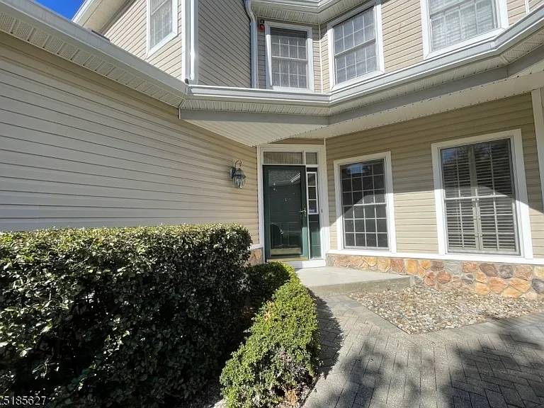 70 Winged Foot Dr — Photo 2
