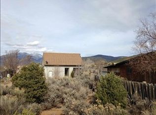 517 Este Es Rd, Taos, NM 87571