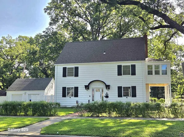 1432 SW Macvicar Ave, Topeka, KS 66604