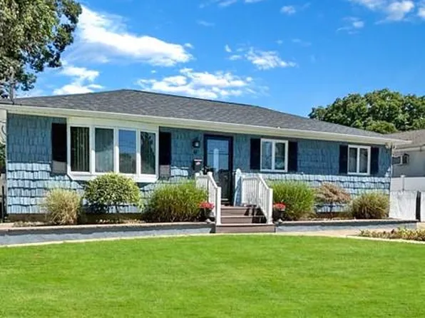 61 Glasgow Avenue, Deer Park, NY 11729
