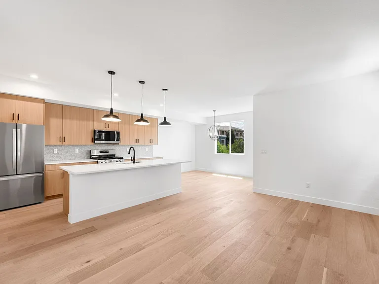 4656 W 9th Ave — Photo 4