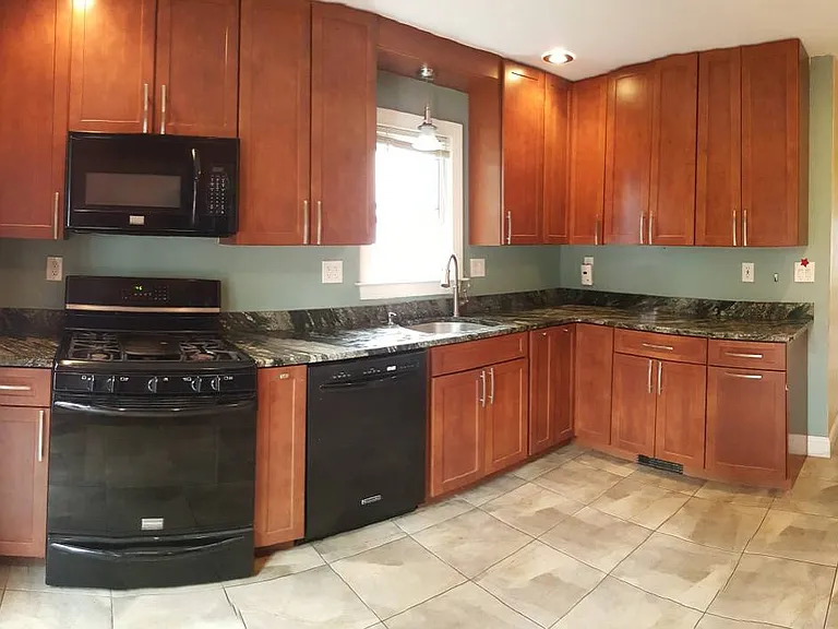 172 Highland Ave #I — Photo 2