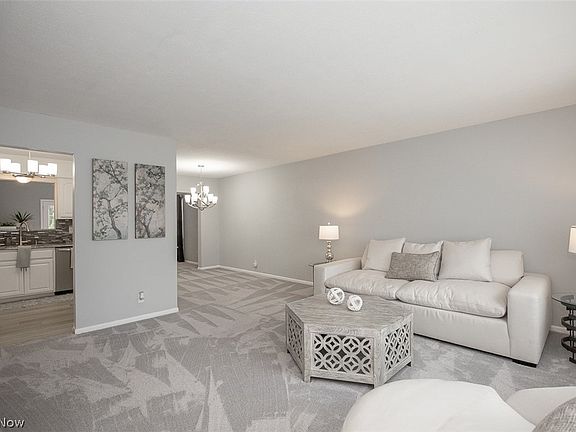4th image of 361 Skyview Rd