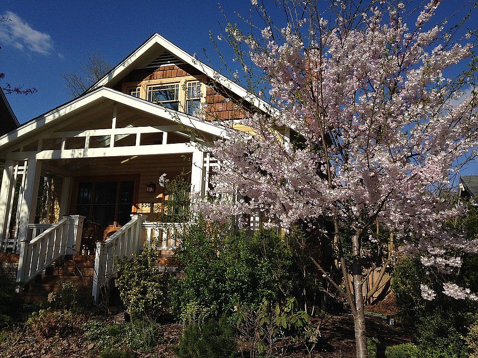 2nd image of 3304 20th St NE