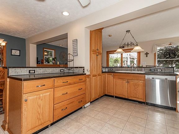 4th image of 25873 Euclid Chagrin Pkwy