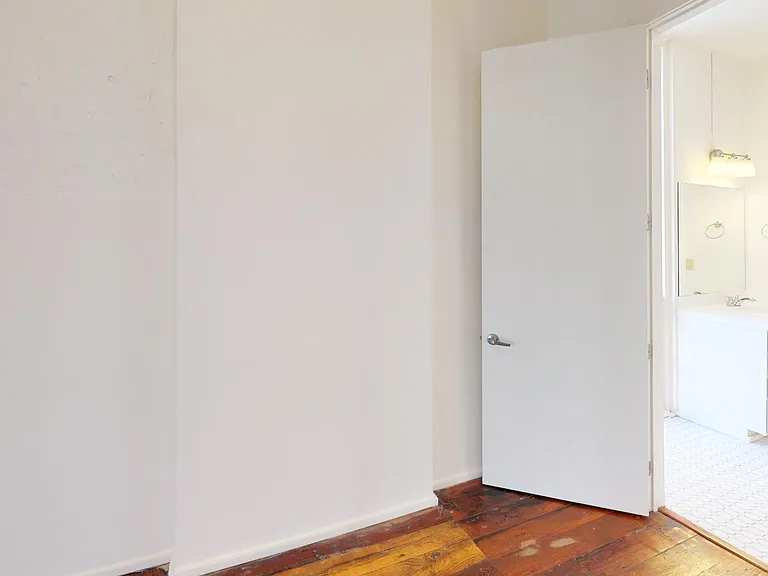 509 Baronne St #101 — Photo 7