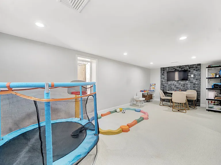 2245 Plum Tree Rd N — Photo 37