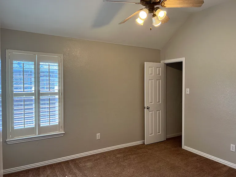 2413 Bridgeport Dr — Photo 10