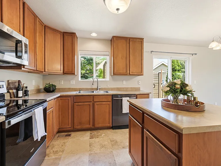 1820 Falcon Ridge Dr — Photo 5